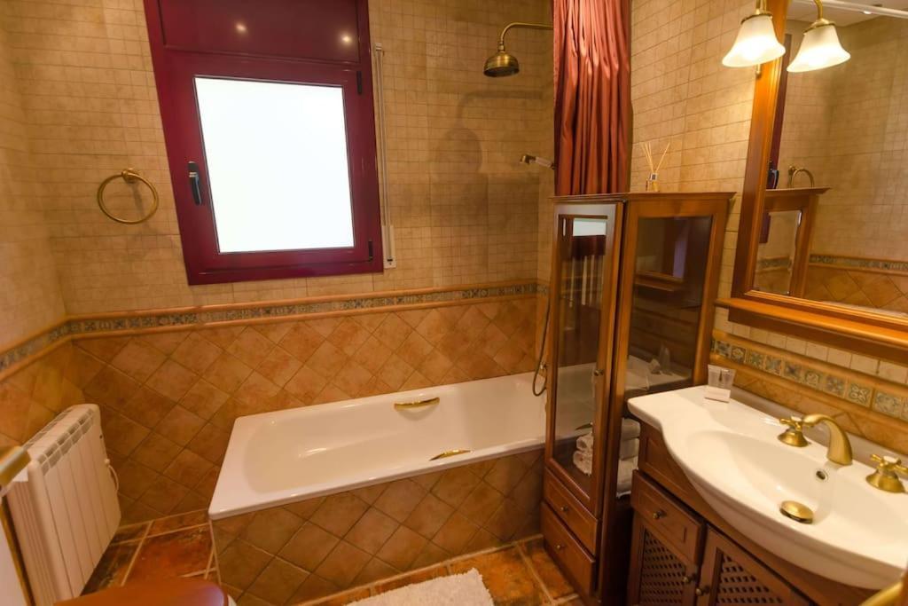 Violetas - Magnificent Sea View, 8 Pers And Baby Cot Available, Quiet Area Villa Lloret de Mar