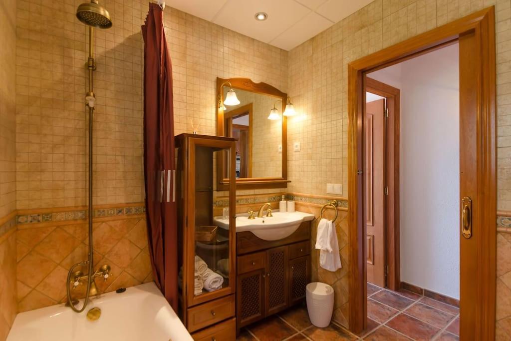 Violetas - Magnificent Sea View, 8 Pers And Baby Cot Available, Quiet Area * Lloret de Mar