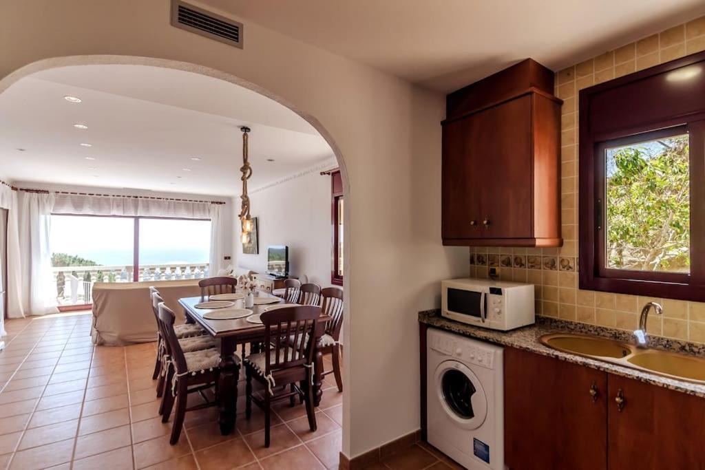 Villa Violetas - Magnificent Sea View, 8 Pers And Baby Cot Available, Quiet Area Lloret de Mar