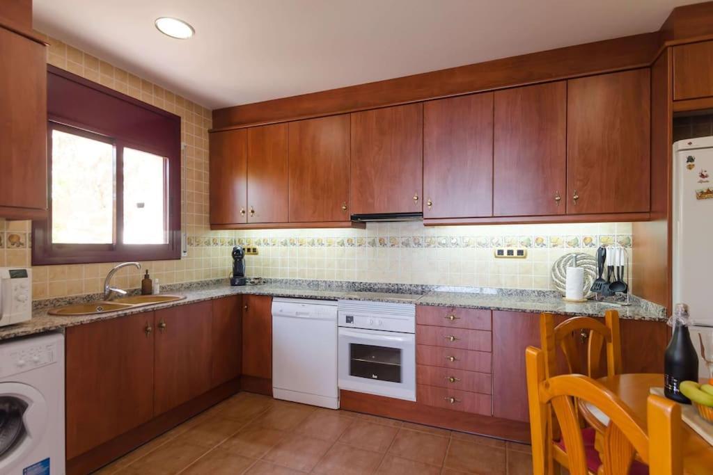 Violetas - Magnificent Sea View, 8 Pers And Baby Cot Available, Quiet Area * Lloret de Mar
