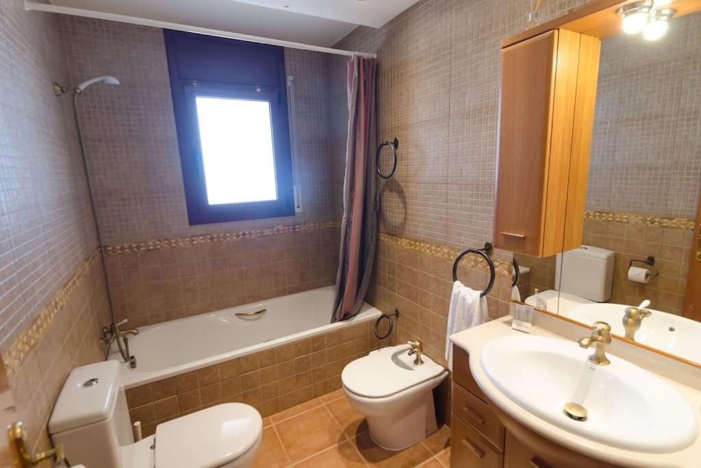 Violetas - Magnificent Sea View, 8 Pers And Baby Cot Available, Quiet Area Villa Lloret de Mar