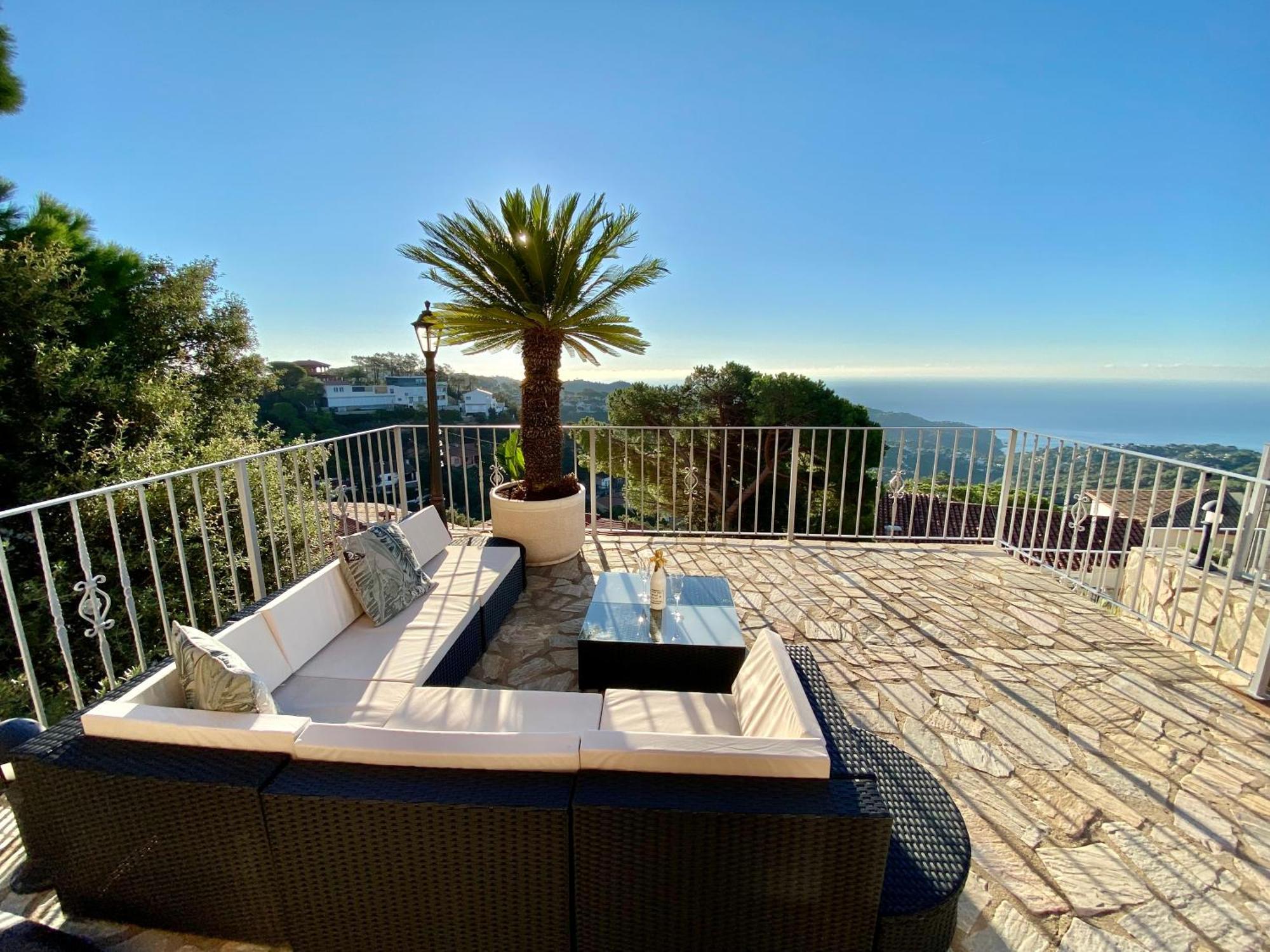 Violetas - Magnificent Sea View, 8 Pers And Baby Cot Available, Quiet Area Villa Lloret de Mar