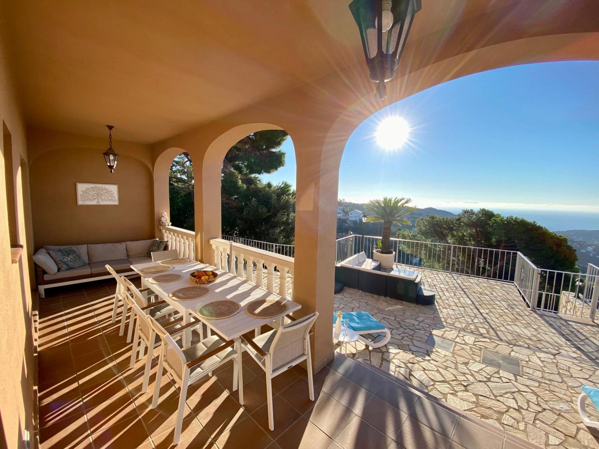 Violetas - Magnificent Sea View, 8 Pers And Baby Cot Available, Quiet Area Lloret de Mar