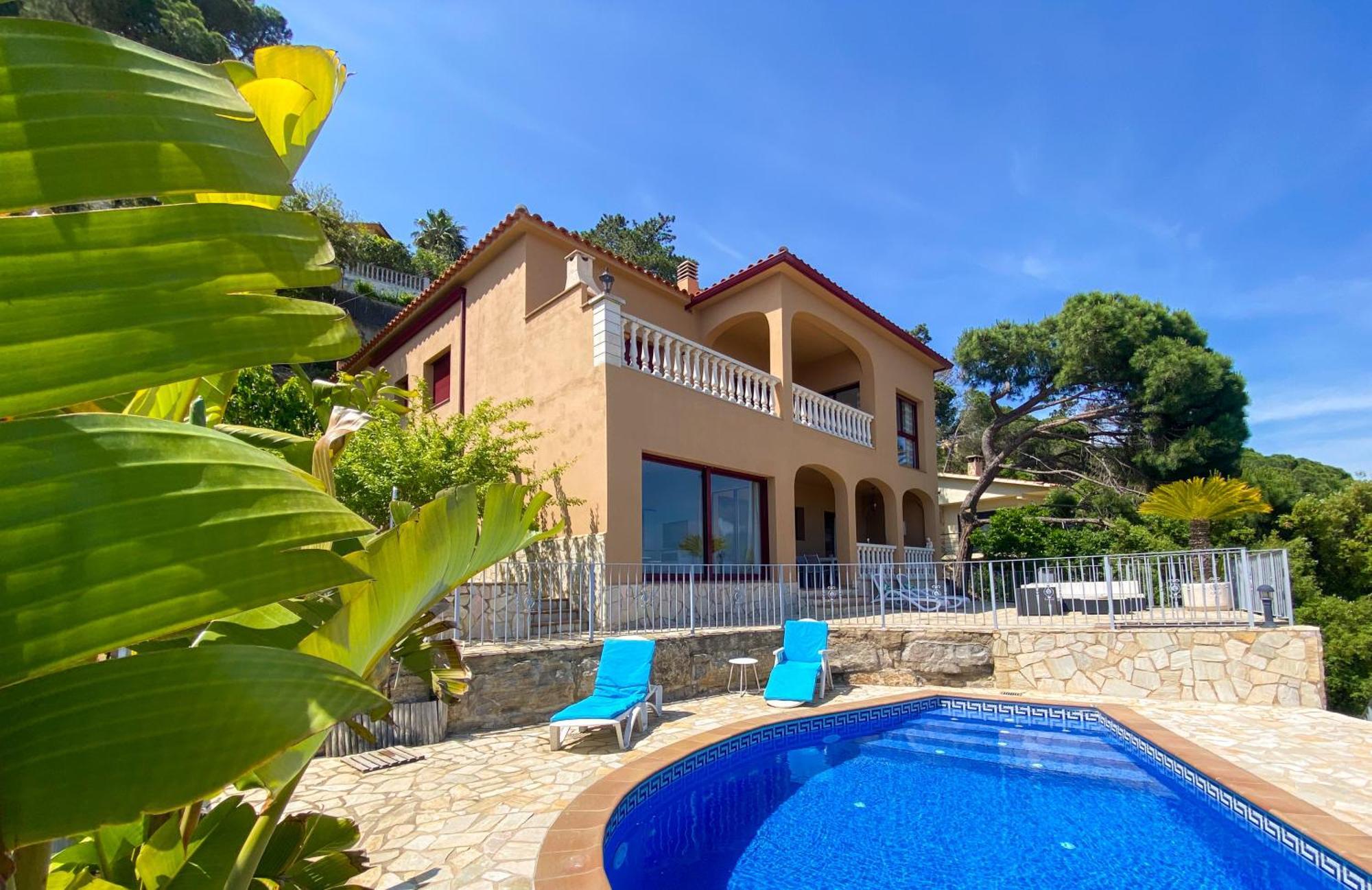 Villa Violetas - Magnificent Sea View, 8 Pers And Baby Cot Available, Quiet Area Lloret de Mar
