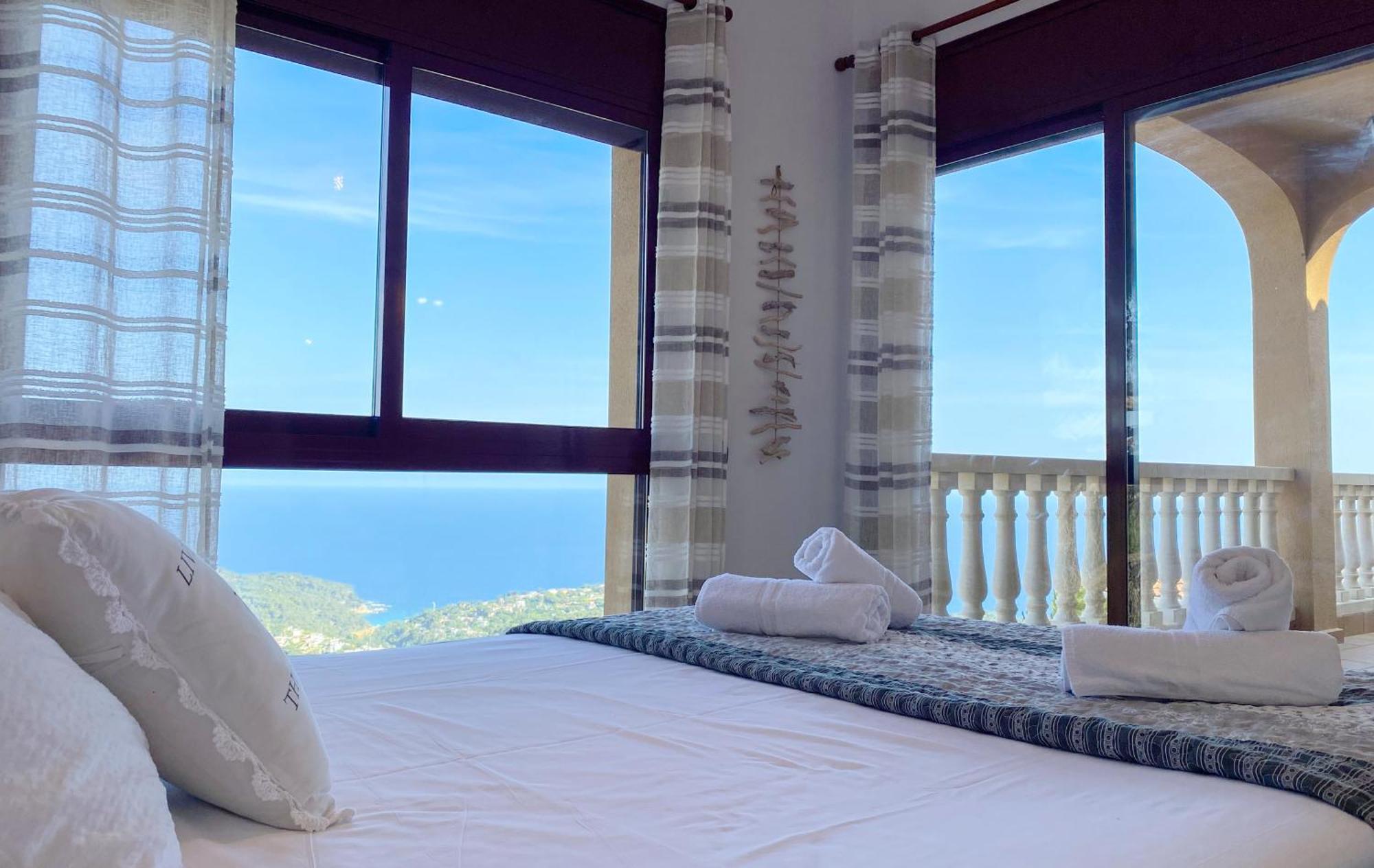 Violetas - Magnificent Sea View, 8 Pers And Baby Cot Available, Quiet Area * Lloret de Mar